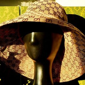 Gucci GG Monogram Bucket Hat Wide Large Brim in Beige Tan Canvas Jacquard Beach